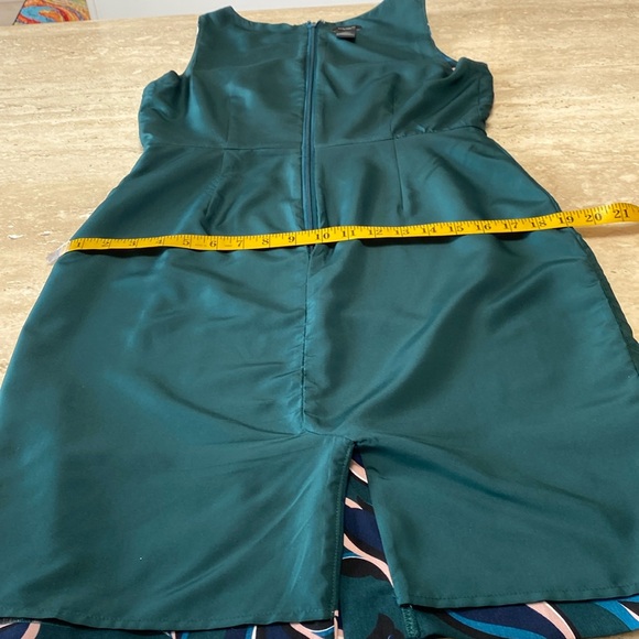 NWOT Beautiful Forest Green Dress,pale pink,blue, black, teal & white patterns. - Picture 10 of 11